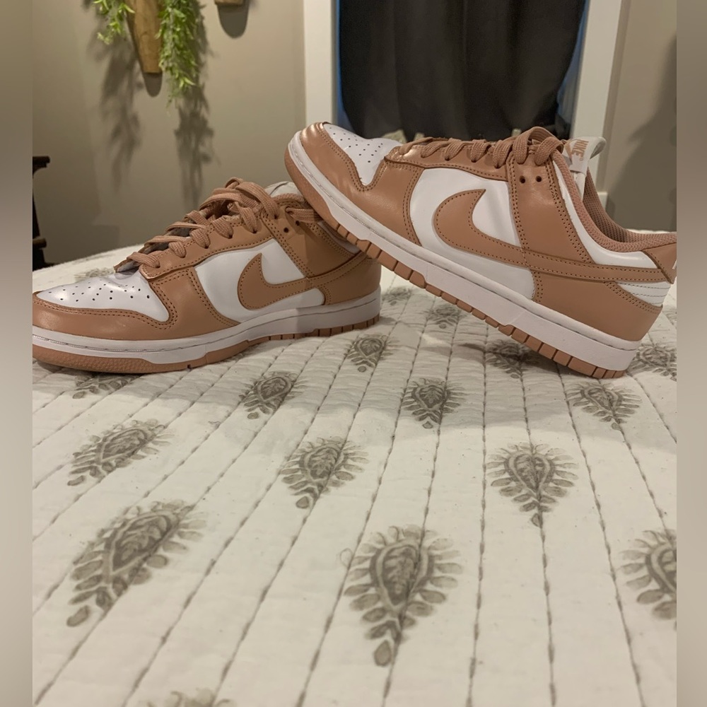 Women’s Nike Dunks Sz 8.5